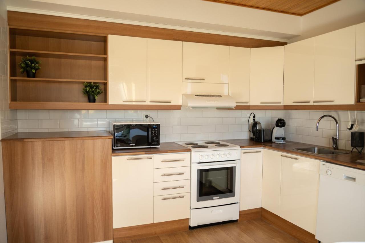 روفانييمي Design Apartment With Lake View, Sauna, Fireplace المظهر الخارجي الصورة