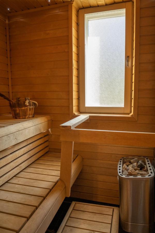 روفانييمي Design Apartment With Lake View, Sauna, Fireplace المظهر الخارجي الصورة